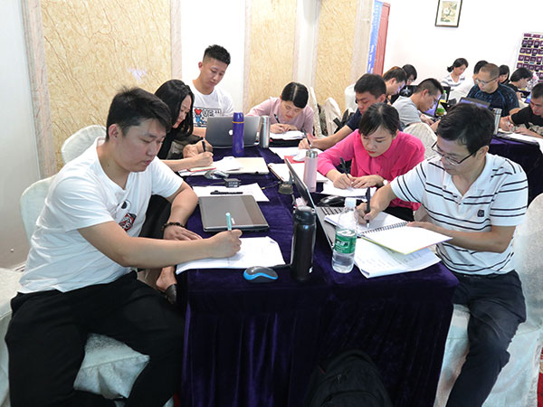 員工培訓(xùn)現(xiàn)場